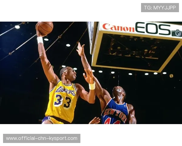 勇士队史传奇：张伯伦、里克巴里、库里，他们的贡献如何？，张伯伦vs里德