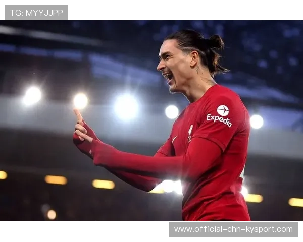 利物浦前场连击，努涅斯胸部停球凌空爆射