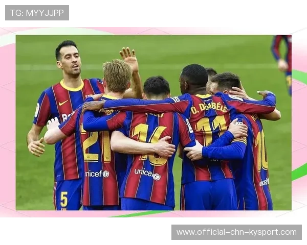 巴萨前场小范围三角形配合极具侵略性